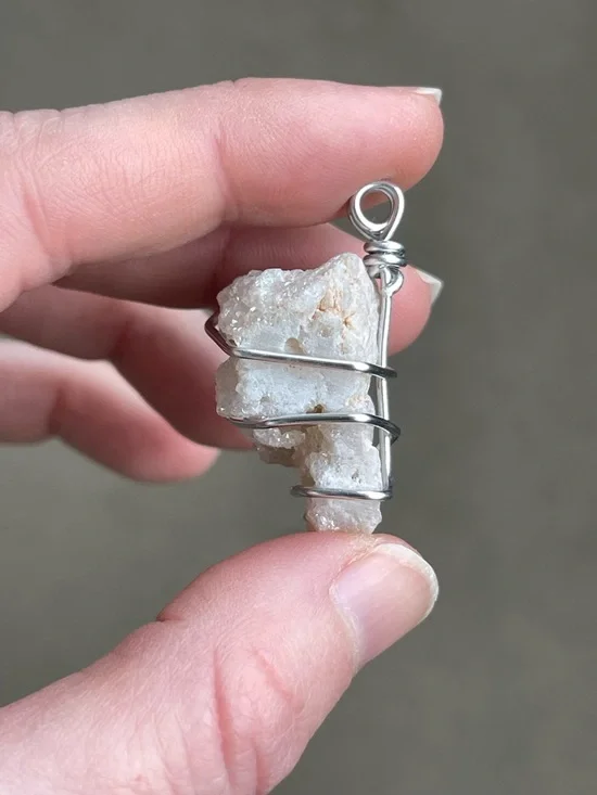 White Druzy Agate Silver Tone Necklace - Picture 6 of 7